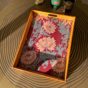 Plateau de service rectangulaire en bois décoratif floral fait main avec poignées pour servir des aliments, des boissons et présenter des plats - Product Image 1