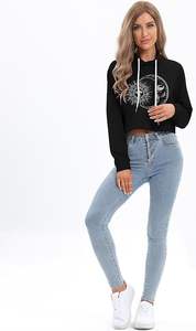 Sweat-shirt à capuche court pour femme avec logo personnalisé – Léger, décontracté, style streetwear - Product Image 3