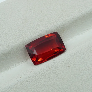 พลอยเบริลสีแดงธรรมชาติ 1.50 กะรัต รูปทรงคุชชั่น เจียระไนเหลี่ยมเพชร สำหรับทำเครื่องประดับต่างหู ขนาด 9x6x3.5 มม. HAYAAT GEMS - Product Image 3