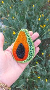Elegante Broche Bordado Inspirado en la Naturaleza con Adornos de Cuentas Hechos a Mano - Product Image 6