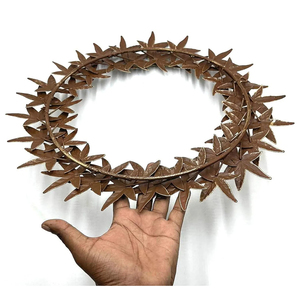Guirnalda rústica de metal bronce con hojas puntiagudas en capas y texturas martilladas, elegante arte botánico para pared para tu hogar - Product Image 5