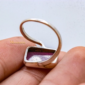 Anillo Asimétrico de Plata de Ley 925 con Rubí Natural Rectangular Facetado en Bisel, Joyería Fina, Memoria Jewels, Venta al Por Mayor - Product Image 5