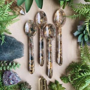 Ensemble de service à salade en résine écologique fait main, 2 pièces, cuillère et fourchette blanches, ustensiles pour la cuisine, la table à manger, cuillères décoratives - Product Image 5