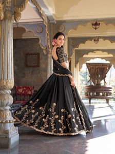 Lehenga en soie Rangoli de créateur avec broderie Zari et sequins, comprenant une blouse brodée en soie Rangoli et un dupatta brodé ajouré. - Product Image 2