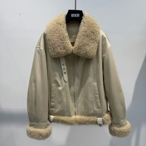 Manteau court en duvet d'oie respirant pour femme avec col en fourrure de renard et manches en fourrure véritable, fermeture éclair, design original pour l'hiver - Product Image 1