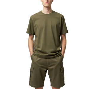Conjunto de Camiseta de Cuello Redondo y Pantalones Cortos Cargo para Hombre, Color Verde Oliva Sólido, Estilo Casual de Verano, Tejido de Punto, Estilo Liso Teñido - Product Image 1