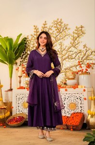 Conjunto de Kurta Morado Bordado para Mujer, Corte Holgado, Estilo Tradicional Indio-Pakistaní, Informal, de Rayón, Largo hasta el Tobillo, Elástico - Product Image 6