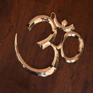 Décoration murale en laiton plaqué argent avec motif Om, artisanat métallique décoratif pour la maison, le bureau et la décoration intérieure - Product Image 4