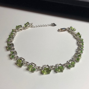 Pulsera con Dije de Peridoto en Plata de Ley, Joyería de Lujo de Alta Calidad, Regalo para Mujer - Piedra de Nacimiento de Agosto, San Valentín, Aniversario - Product Image 2