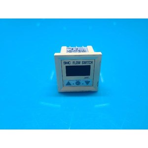 Monitor de Flujo Digital SMC PF2W301-A Usado Como Parte de Equipos Semiconductores Legados - Product Image 2