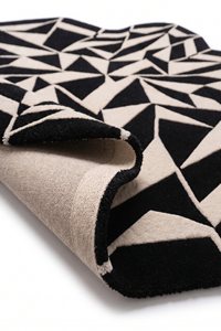 Tapis rectangulaire DECORDEC Tessera en laine noire ivoire, motif géométrique abstrait facetté, antidérapant, écologique, tufté à la main, à poils épais - Product Image 5