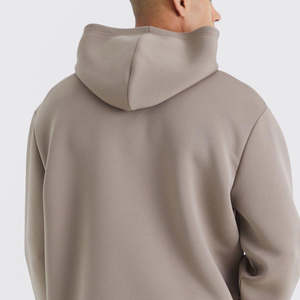 Conjunto de dos piezas: Sudadera con capucha estampada con lavado ácido y pantalones jogger de felpa ecológica en gris taupe sólido. - Product Image 3