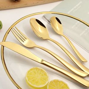 Ensemble de salle à manger doré opulent avec des poignées aux esthétiques raffinées, idéal pour une présentation de table de grande célébration - Product Image 2