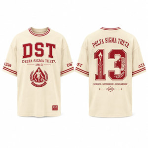 T-shirt à manches courtes pour homme Delta Sigma Theta 1913, couleur crème, col rond, avec impression de lettres rouges et bordure contrastée, coupe classique, style décontracté - Product Image 1