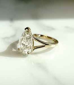 แหวนเพชรทรงลูกแพร์ 2.51 กะรัต หรูหรา สำหรับผู้หญิง ทองคำแท้ 14k ดีไซน์วงแหวนแยกส่วน ของขวัญแทนใจสำหรับคนรักในโอกาสแต่งงาน - Product Image 1