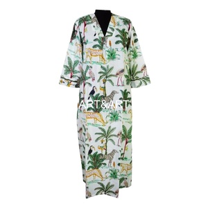 Robe Maxi Décontractée de Luxe pour Femmes Coton de Haute Qualité Blanc Élégant avec Boutons Couverts Taille Naturelle Écologique - Product Image 1