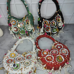 Bolso de Mano Batua con Borlas y Perlas Bordadas, Estilo Tradicional Indio para Bodas y Fiestas, Forma de Media Luna - Product Image 1