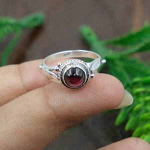 Anillo de Plata de Ley 925 con Granate Rojo Natural, Hecho a Mano, con Cabujón Redondo, Anillo de Piedra de Nacimiento, Joyería Vintage de Diseño para Mujer - Product Image 4