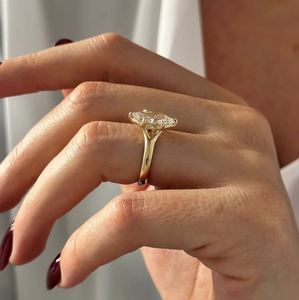 Anillo de Compromiso y Boda con Diamante Cultivado en Laboratorio de Corte Marquesa de 1.0 Quilates, Chapado en Oro de 14K, Joyería de Lujo para Mujer - Product Image 5