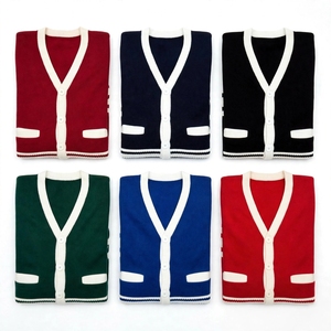 Cardigan en tricot classique rouge pour femme, personnalisé OEM, en mélange de laine, avec poches et bordure crème, col en V, manches longues - Product Image 6