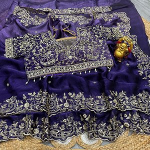 Sari en soie bicolore éclatant avec broderie traditionnelle Zari Mango et blouse de créateur entièrement cousue pour un glamour festif - Product Image 4