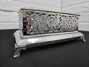 Boîte de rangement décorative en métal martelé, idéale pour la décoration du salon, du bureau et des tables consoles, vente en gros depuis l'Inde - Product Image 6