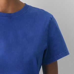 Camiseta de Mujer de Diseño Minimalista con Material Cómodo para Compradoras, Colección Verano 2026, Precio Económico, Material Suave con Logotipo - Product Image 4