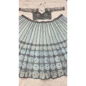 Ensemble Lehenga Choli élégant pour femmes, tenue de soirée avec un design de travail de sequins - Product Image 5