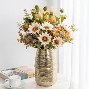 Vase à fleurs en métal de luxe pour décoration de bureau, élégant accessoire, fournisseur en gros, vase à fleurs en métal haut de gamme pour table de café, décoration élégante en gros - Product Image 4