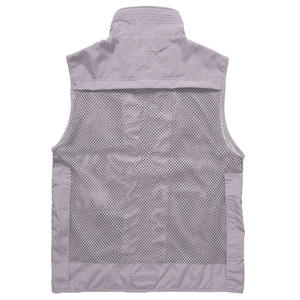 Chaleco para hombre versátil, seguro, de alta calidad, personalizado, antipilling, con múltiples bolsillos, moderno, resistente al agua, suave al tacto, tipo softshell. - Product Image 2