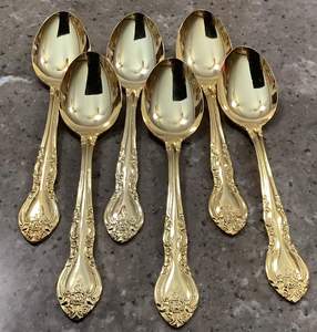 Couverts de style rétro mi-siècle, reflétant la confiance rétro, les scènes de repas emblématiques et l'équilibre intemporel. - Product Image 6