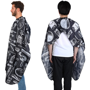Cape de Coiffure Professionnelle Imperméable en Polyester pour Barbier et Salon, Personnalisable par Sublimation avec Fermeture au Cou - Product Image 3
