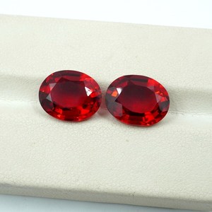 Par de Esmeraldas Rojas Cultivadas en Laboratorio: Facetadas Ovaladas, 11x9mm, 6.60cts, 2 Piezas - Product Image 2