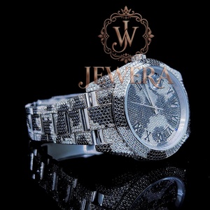 Reloj de Diamantes Moissanite Personalizado con Corte Brillante para Moda Urbana y Estilo de Alta Gama Disponible para la Venta - Product Image 3