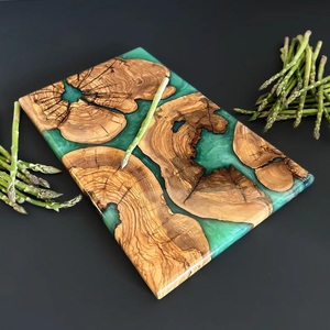 Planche à découper en bois et résine époxy, pour la cuisine, la préparation et le service des aliments, artisanale, décorative, en bois naturel - Product Image 3