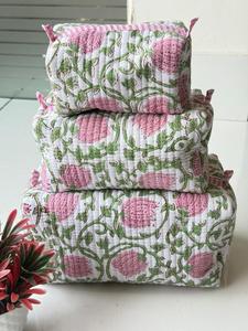 Trousse de Toilette Florale Matelassée – Ensemble de Sacs Cosmétiques Taille Moyenne Multifonction en Textile avec Fermeture Éclair Style Moderne - Product Image 4