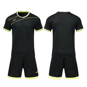 เสื้อฟุตบอลสีพื้นยอดนิยมปี 2026 ผ้าโพลีเอสเตอร์ 100% คอวี แห้งเร็ว ชุดฟุตบอลสำหรับผู้ชาย - Product Image 2