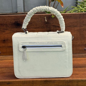 Bolso bandolera de mensajero elegante de cuero acolchado con herramientas manuales de gran capacidad de alta calidad para mujer bolso de hombro con asa de volantes - Product Image 5