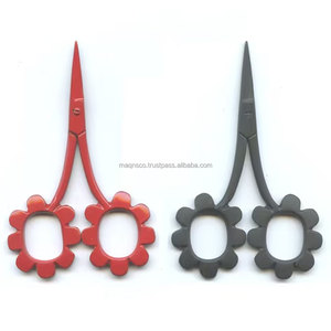 กรรไกรลายดอกเดซี่ขนาด 3.75 นิ้ว ยี่ห้อ Kelmscott Designs รุ่น Primitive Finish หรือ Red Finish สำหรับงานปักลายดอกไม้ กรรไกรงานฝีมือขนาดเล็ก - Product Image 1
