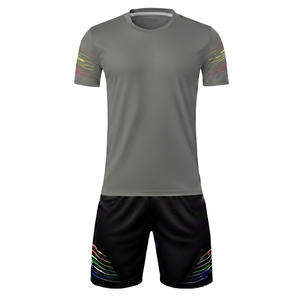 Ensemble d'uniformes de football personnalisés en maille 100 % polyester, découpe automatisée, impression dégradée, col rond, maillot de football à manches courtes et short - Product Image 2