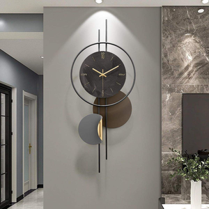 Horloge murale industrielle en acier inoxydable, style Art Déco, chiffres romains, finition vintage, surdimensionnée, design rustique en métal. - Product Image 1
