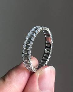 Anillo de Eternidad de Diamantes VVS de Lujo Unisex, Chapado en Oro Sólido de 18K, con Diamantes Cultivados en Laboratorio, Certificado por IGI, Corte Esmeralda, Apilable - Product Image 1