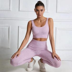 กางเกงเลกกิ้งเอวสูงสำหรับผู้หญิง พร้อมสปอร์ตบราแบบ Racerback รองรับระดับปานกลาง - Product Image 4