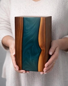 Urna Funeraria Artesanal de Resina Turquesa y Madera de Palisandro, Estilo Americano, Ecológica, Duradera, Conmemorativa, Eterna, Tranquil Ocean - Product Image 4