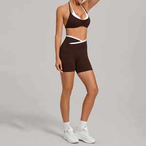 Ensemble de yoga premium pour femme, couleur noire, haut court ajusté et leggings taille haute, tenue de sport confortable - Product Image 3