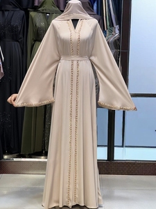 Abaya Modeste de Dubaï à Manches Longues Perlée et Pailletée, Traditionnelle, Faite à la Main, pour Mariage, en Polyester Respirant, Col en V – Grande Vente - Product Image 5