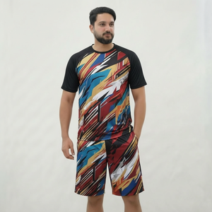 Ensemble streetwear d'été coupe décontractée : chemise oversize et short, design personnalisé, vêtements décontractés tendance pour jeunes, tenue urbaine quotidienne - Product Image 1