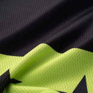 Kit d'uniformes de hockey sur glace imprimés en gros pour hommes - Maillots de hockey pour adultes 100 % polyester respirant à taille élastique personnalisables - Product Image 4