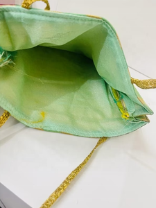 Vente en gros de sacs à main traditionnels au design en zigzag doré pour le retour de cadeaux - Product Image 6