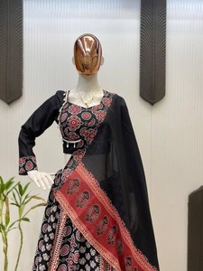 Nuevo Lehenga indio de diseño especial para Navratri, estampado en rayón, con blusa de encaje Kodi de rayón estampado y dupatta de algodón Mul estampado. - Product Image 3